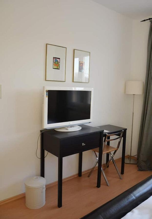 Apartment Schoene Grosse 2 Schlafzimmer Bis 6 Pax Naehe Stadion Signal Iduna