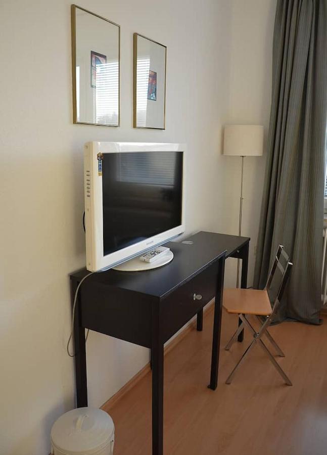 Schoene Grosse 2 Schlafzimmer Bis 6 Pax Naehe Stadion Signal Iduna *