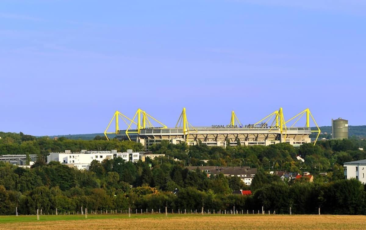 Schoene Grosse 2 Schlafzimmer Bis 6 Pax Naehe Stadion Signal Iduna *